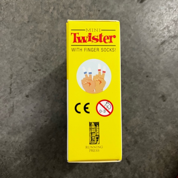 Twister with Finger Socks NEW in BOX - Picture 2 of 6